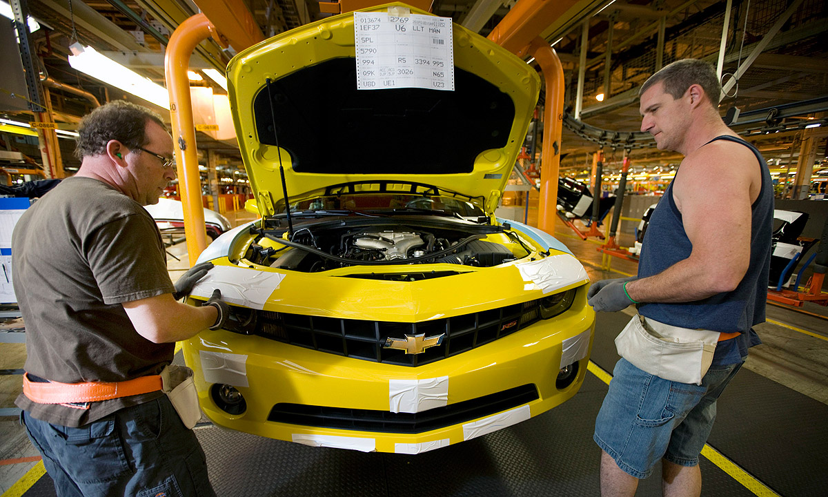 Canadian auto industry's future at stake in labour talks, Unifor chief